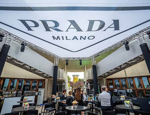 Prada Milano Hybridevent mit Blick nach draußen